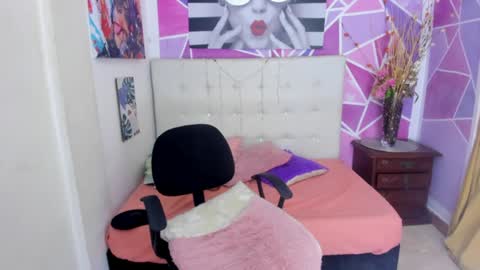 Snapshot of _sofia_agudelo chatting on 12-17-24, 11:05 Sofia online show from 12-17-24, 11:05