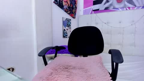 Snapshot of _sofia_agudelo chatting on 01-18-25, 11:22 Sofia online show from 01-18-25, 11:22