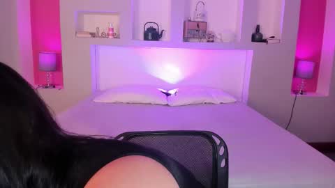 Sofia Miller online show from 09-18-25, 12:18