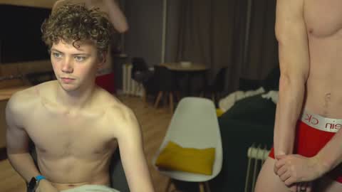 OLIVERpvt is open online show from 12-04-24, 01:09