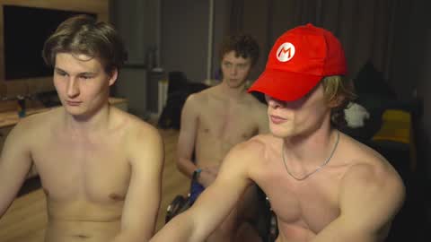 OLIVERpvt is open online show from 12-05-24, 04:12