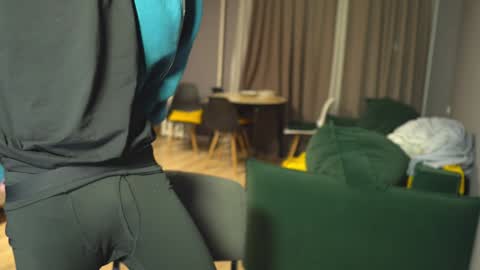 OLIVERpvt is open online show from 12-23-24, 01:35
