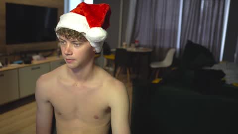 OLIVERpvt is open online show from 12-26-24, 06:19