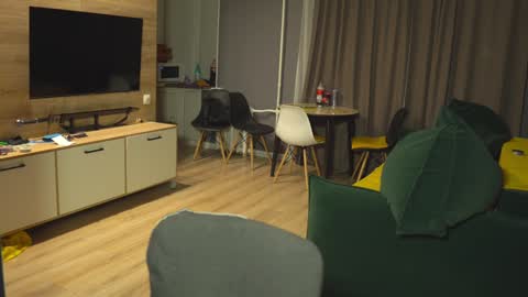 OLIVERpvt is open online show from 01-07-25, 01:03