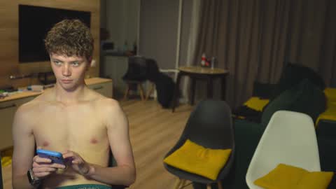 OLIVERpvt is open online show from 01-07-25, 04:05