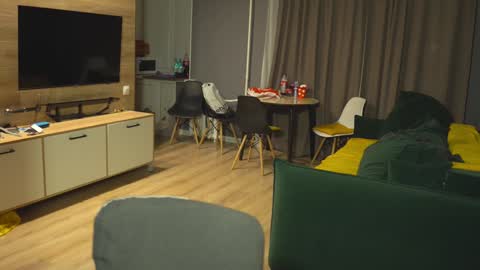 OLIVERpvt is open online show from 01-09-25, 04:08