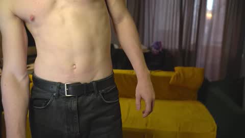 Snapshot of _sopranos_ chatting on 10-22-25, 12:05 OLIVERpvt is open online show from 10-22-25, 12:05