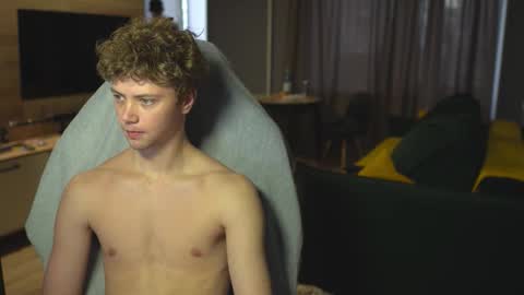 Snapshot of _sopranos_ chatting on 10-26-25, 12:22 OLIVERpvt is open online show from 10-26-25, 12:22