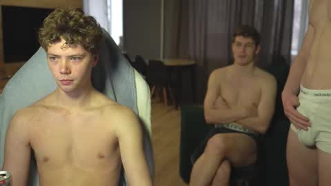 Snapshot of _sopranos_ chatting on 10-29-25, 04:48 OLIVERpvt is open online show from 10-29-25, 04:48