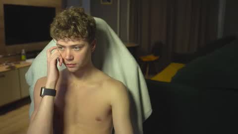 OLIVERpvt is open online show from 11-12-25, 12:16