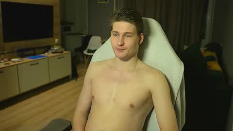 OLIVERpvt is open online show from 12-01-25, 12:21