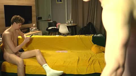 OLIVERpvt is open online show from 12-20-25, 03:08