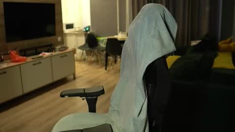 OLIVERpvt is open online show from 01-15-26, 12:10