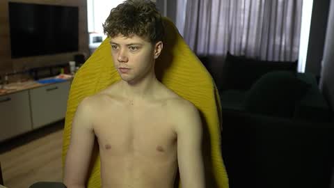 OLIVERpvt is open online show from 03-14-26, 08:09