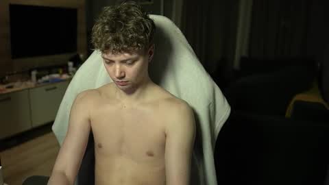 OLIVERpvt is open online show from 03-21-26, 03:15