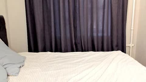 OLIVERpvt is open online show from 04-30-26, 03:07