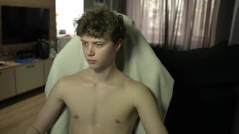 OLIVERpvt is open online show from 05-06-26, 01:16
