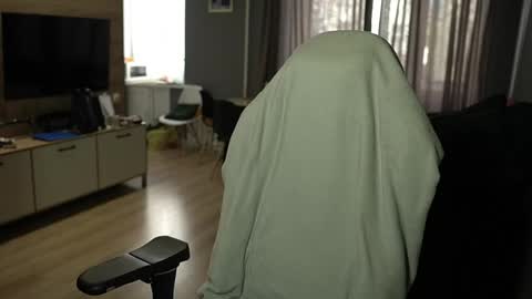 OLIVERpvt is open online show from 05-07-26, 01:05