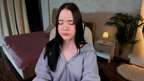 Brittany online show from 09-12-25, 01:44