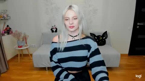 Marie online show from 02-17-25, 04:04