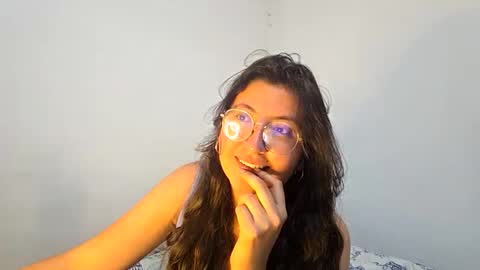 Snapshot of _sweet_melodyy chatting on 05-13-26, 09:55 _sweet_melodyy online show from 05-13-26, 09:55