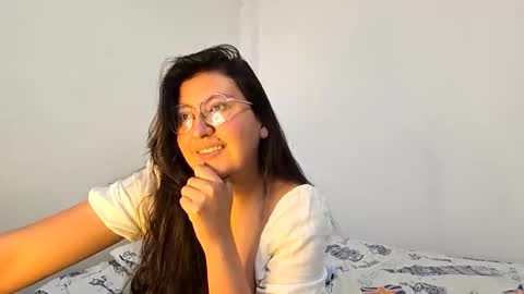 Snapshot of _sweet_melodyy chatting on 05-17-26, 07:21 _sweet_melodyy online show from 05-17-26, 07:21