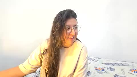 Snapshot of _sweet_melodyy chatting on 05-25-26, 03:51 _sweet_melodyy online show from 05-25-26, 03:51