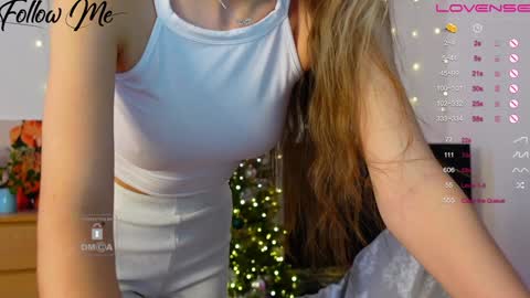 Snapshot of _sweetcams_ chatting on 12-07-24, 05:37 Dasha online show from 12-07-24, 05:37