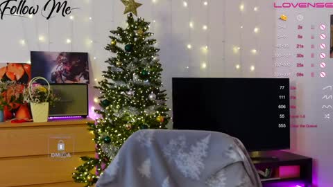 Snapshot of _sweetcams_ chatting on 12-14-24, 10:02 Dasha online show from 12-14-24, 10:02