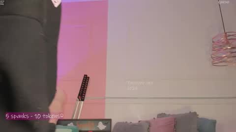 _tammarra_ online show from 10-10-25, 02:05