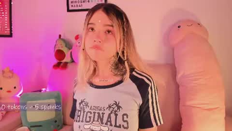 _tammarra_ online show from 06-18-26, 01:59