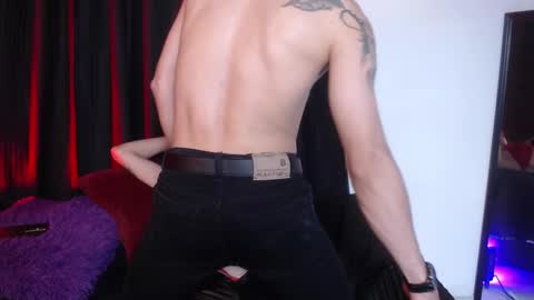 Snapshot of _tattoo_couple chatting on 01-25-25, 11:22 online show from 01-25-25, 11:22