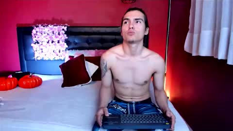 Snapshot of _tattoo_couple chatting on 10-14-25, 02:29 online show from 10-14-25, 02:29