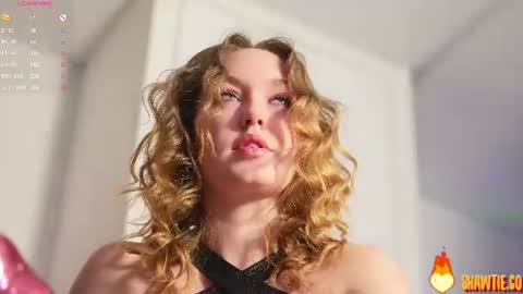 Snapshot of _taylor_swift chatting on 06-27-26, 12:10 Taylor online show from 06-27-26, 12:10