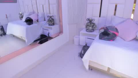 Rousse  online show from 09-15-25, 07:14