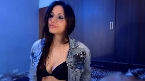 Gwen trying again online show from 03-25-26, 01:06