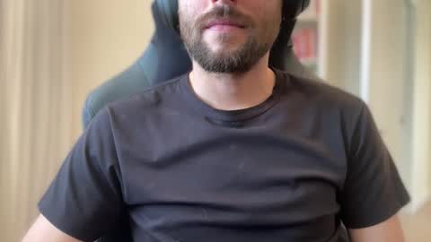 Snapshot of _ur_happy_meal chatting on 03-27-26, 04:40 DJ online show from 03-27-26, 04:40