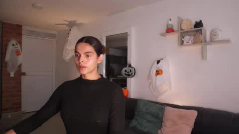 Anastasia Vahos online show from 10-27-25, 06:56