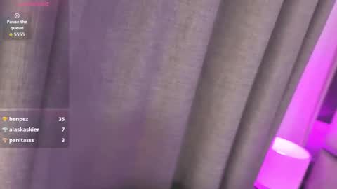 _valeria_saenz_ online show from 01-14-26, 08:31