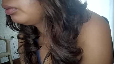 _vanshika_0 online show from 09-15-25, 08:03
