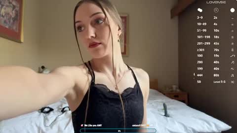 Snapshot of _velvetty_ chatting on 05-10-26, 06:24 Velvet online show from 05-10-26, 06:24