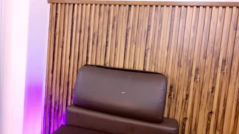 Veronica online show from 09-28-25, 01:16