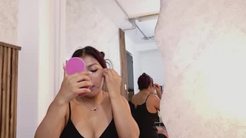 Veronica online show from 11-30-25, 01:04