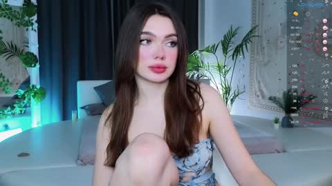 Snapshot of _vickie chatting on 12-04-24, 04:10 Vickie online show from 12-04-24, 04:10