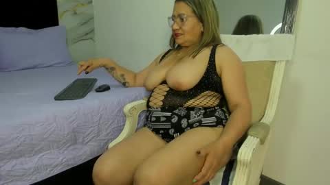 Snapshot of _vickysweet chatting on 10-14-25, 09:48 _vickysweet online show from 10-14-25, 09:48