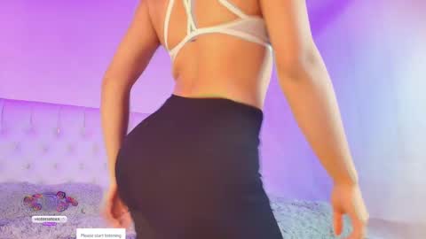 Snapshot of _victoria_foxx_ chatting on 03-17-26, 12:48 Victoria Fox online show from 03-17-26, 12:48