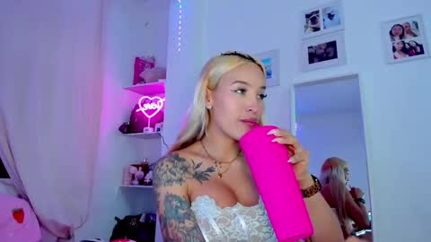 Snapshot of _viioletweekend_ chatting on 02-12-26, 07:09 online show from 02-12-26, 07:09