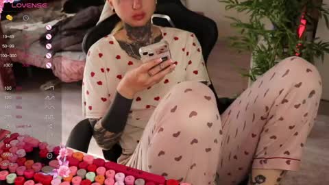 Alis online show from 05-06-26, 01:49