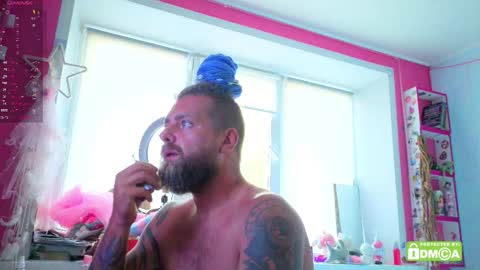 Snapshot of _wayan_ chatting on 10-14-25, 10:27 Wayan online show from 10-14-25, 10:27