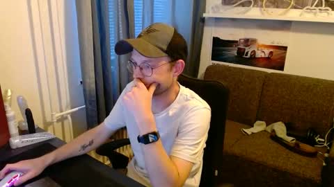 Snapshot of _whoisthatguy_ chatting on 06-08-26, 05:57 _whoisthatguy_ online show from 06-08-26, 05:57